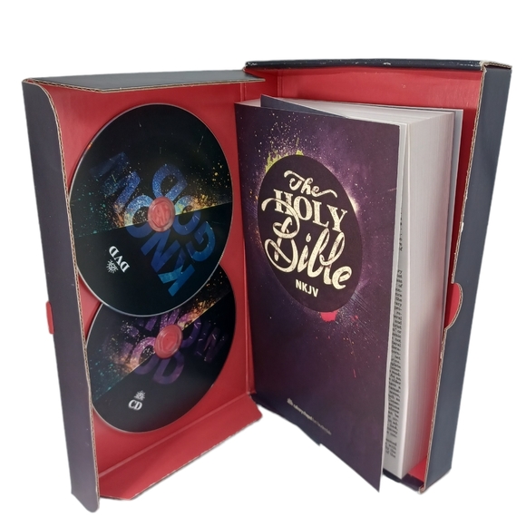 VTG 1982 HE HOLY BIBLE NKJV "KNOW GOD" CALVARY CHAPEL  + 1 CD & 1 DVD NEW - Picture 1 of 4